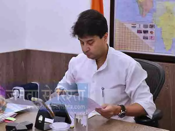 Jyotiraditya Scindia ने हथकरघा और हस्तशिल्प क्षेत्र पर केंद्रित बैठक में लिया हिस्सा Jyotiraditya Scindia ने हथकरघा और हस्तशिल्प क्षेत्र पर केंद्रित बैठक में लिया हिस्सा