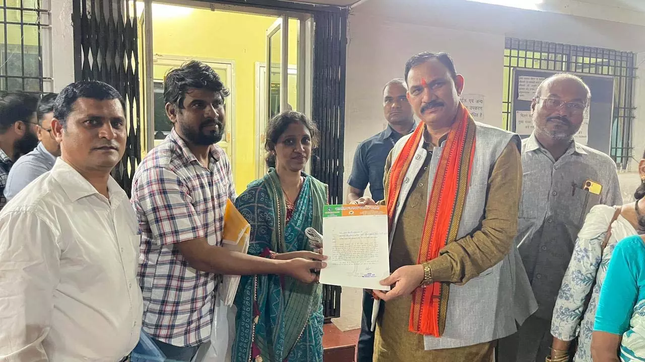 जनता से सीधे संवाद में जुटे मंत्री श्याम बिहारी जायसवाल जनता से सीधे संवाद में जुटे मंत्री श्याम बिहारी जायसवाल