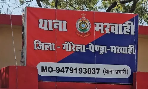 महिला टीचर के साथ छेड़छाड़, दो मनचलों को ढूंढ रही पुलिस