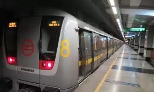 दिल्ली मेट्रो स्टेशन पर महिला से बदसलूकी, एक व्यक्ति हिरासत में दिल्ली मेट्रो स्टेशन पर महिला से बदसलूकी, एक व्यक्ति हिरासत में