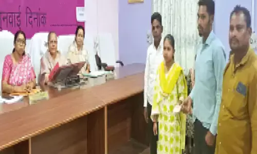 बेटे की बीमारी की बात दबाकर परिजनों ने करा दी शादी, महिला आयोग ने लगाई फटकार बेटे की बीमारी की बात दबाकर परिजनों ने करा दी शादी, महिला आयोग ने लगाई फटकार