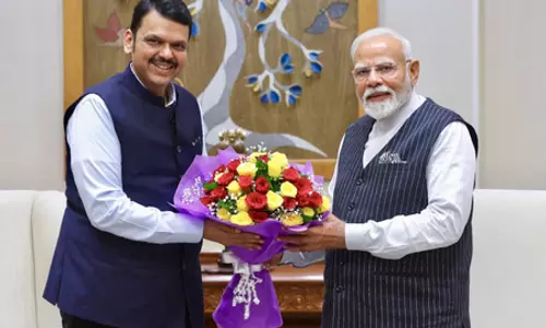 पीएम मोदी ने महाराष्ट्र के मुख्यमंत्री देवेंद्र फडणवीस को जन्मदिन की दी बधाई