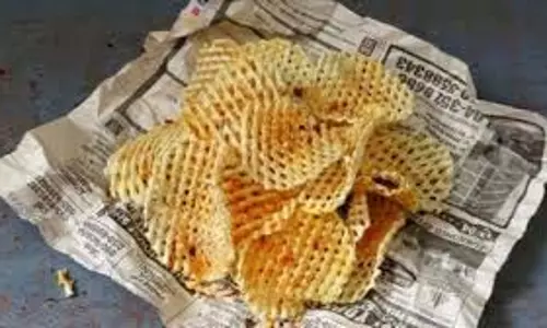 Sabudana Chips Recipe: सिर्फ 10 मिनट में बनाएं  कुरकुरे साबूदाना चिप्स, व्रत और नाश्ते दोनों के लिए परफेक्ट