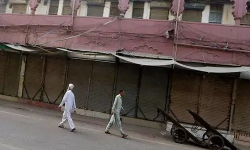 कर विरोध के कारण पाकिस्तान-चीन सीमा बंद, व्यापारी हिरासत में कर विरोध के कारण पाकिस्तान-चीन सीमा बंद, व्यापारी हिरासत में
