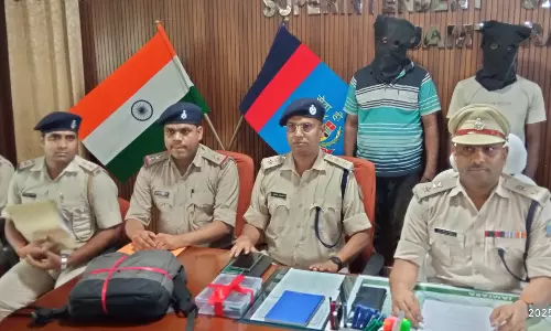 Jamtara: पुलिस ने अपहरणकर्ता गिरोह का किया पर्दाफाश, दो गिरफ्तार Jamtara: पुलिस ने अपहरणकर्ता गिरोह का किया पर्दाफाश, दो गिरफ्तार