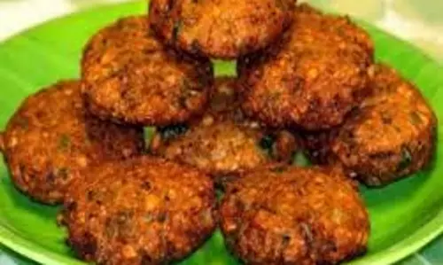Food Recipe: बारिश के मौसम में आपको दीवाना बना देंगे ये खास स्वादिष्ट चना दाल पकौड़ा, बार-बार खाने का करेगा मन