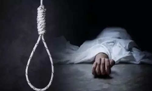 Prayagraj: कारोबारी की संदिग्ध मौत, कमरे में फंदे से झूलता मिला शव Prayagraj: कारोबारी की संदिग्ध मौत, कमरे में फंदे से झूलता मिला शव