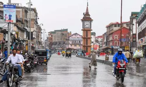 जम्मू-कश्मीर में भारी बारिश, रियासी और राजौरी में स्कूल बंद जम्मू-कश्मीर में भारी बारिश, रियासी और राजौरी में स्कूल बंद