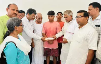 Baliya: शिक्षक समुदाय ने राकेश कुमार सिंह को किया नमन Baliya: शिक्षक समुदाय ने राकेश कुमार सिंह को किया नमन