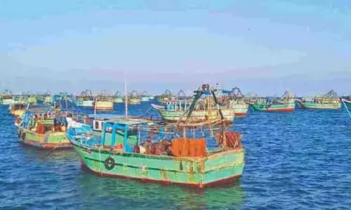 श्रीलंकाई नौसेना ने चार Tamil Nadu मछुआरों को गिरफ्तार किया श्रीलंकाई नौसेना ने चार Tamil Nadu मछुआरों को गिरफ्तार किया