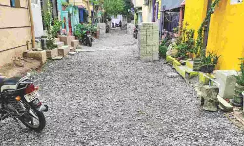 Tiruvottiyur में सड़कों के पुनर्निर्माण में एक महीने की देरी से निवासियों में नाराजगी