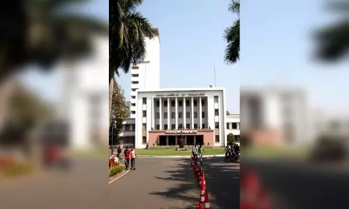दवाई गले की नली में फंसी? रहस्यमयी परिस्थितियों में छात्र की मौत दवाई गले की नली में फंसी? रहस्यमयी परिस्थितियों में छात्र की मौत
