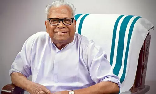 अच्युतानंदन सबरीमाला तक पैदल जाने वाले पहले कम्युनिस्ट मुख्यमंत्री है