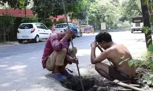 31 वर्षीय व्यक्ति की मैनहोल में सफाई के दौरान मौत, मामला गरमाया