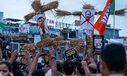 पूर्व NSUI अध्यक्ष उदित की गिरफ्तारी को लेकर भाजयुमो ने कांग्रेस पर हमला तेज किया पूर्व NSUI अध्यक्ष उदित की गिरफ्तारी को लेकर भाजयुमो ने कांग्रेस पर हमला तेज किया