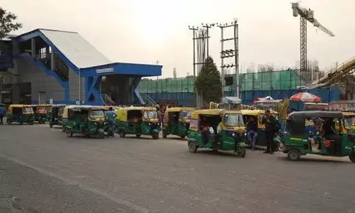 Noida : ऑटो यात्रियों के लिए बड़ी सुविधा, 100 स्टैंड जल्द तैयार