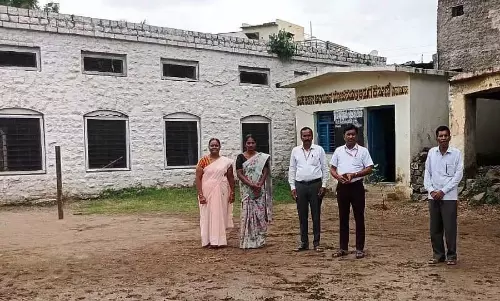 देवराहिप्पारागी: BEO ने सरकारी स्कूल का दौरा किया; निरीक्षण किया देवराहिप्पारागी: BEO ने सरकारी स्कूल का दौरा किया; निरीक्षण किया