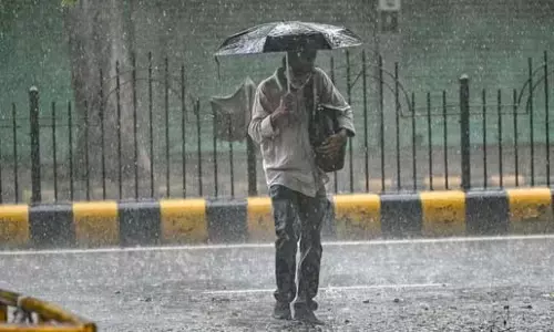 Delhi : जलभराव से यातायात प्रभावित, IMD ने दी और बारिश की चेतावनी Delhi : जलभराव से यातायात प्रभावित, IMD ने दी और बारिश की चेतावनी