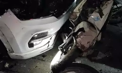 Noida: एनएच-9 पर बचाव स्थल से टकराई एसयूवी, चेन-क्रैश में 1 की मौत Noida: एनएच-9 पर बचाव स्थल से टकराई एसयूवी, चेन-क्रैश में 1 की मौत