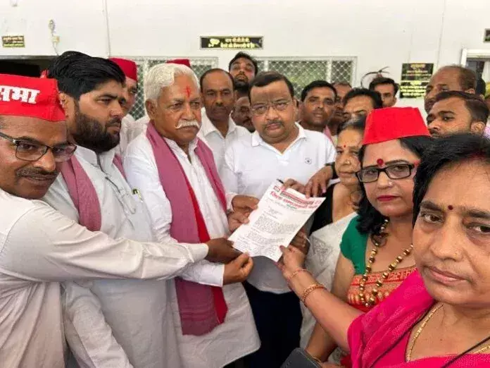 Farrukhabad: महिला और मजदूर हितों को लेकर सपा का प्रदर्शन
