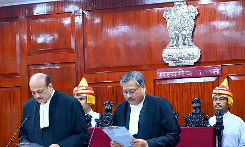 न्यायमूर्ति पाठक ने Orissa उच्च न्यायालय के नए न्यायाधीश के रूप में शपथ ली न्यायमूर्ति पाठक ने Orissa उच्च न्यायालय के नए न्यायाधीश के रूप में शपथ ली