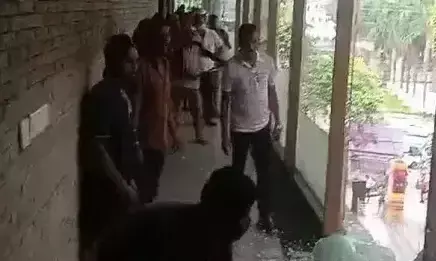 Siliguri: मॉल में बना था अवैध ढांचा, नगर निगम ने ढहाया