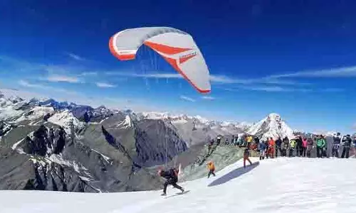 Himachal: अकेले उड़ान भरते हुए पैराग्लाइडर पायलट ने रिकॉर्ड बुक में नाम दर्ज कराया Himachal: अकेले उड़ान भरते हुए पैराग्लाइडर पायलट ने रिकॉर्ड बुक में नाम दर्ज कराया