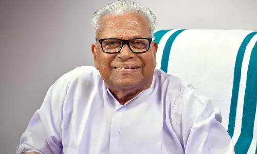 Kerala : क्या आप जानते हैं कि वी.एस. अच्युतानंदन ने 92 वर्ष की उम्र में एक फिल्म में अभिनय किया