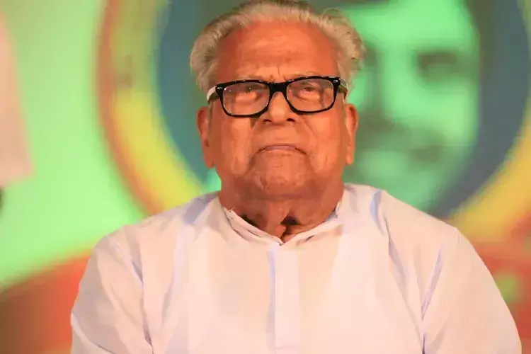 Kerala : 15 साल विपक्ष में वी.एस. अच्युतानंदन का केरल की राजनीति पर स्थायी प्रभाव