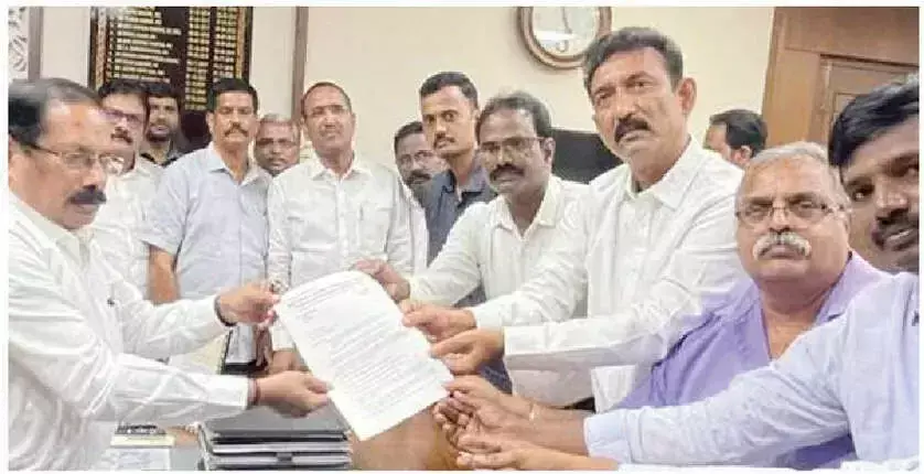 APJAC ने तत्काल पीआरसी, लंबित डीए, बकाया राशि की मांग की APJAC ने तत्काल पीआरसी, लंबित डीए, बकाया राशि की मांग की