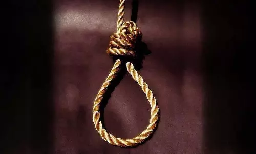 ग्वालियर में प्रेमी द्वारा शादी से इनकार करने पर महिला ने फांसी लगाकर आत्महत्या कर ली ग्वालियर में प्रेमी द्वारा शादी से इनकार करने पर महिला ने फांसी लगाकर आत्महत्या कर ली