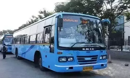 नम्मा मेट्रो स्टेशन के पास BMTC बस ने दोपहिया वाहन को टक्कर मारी: महिला की मौत नम्मा मेट्रो स्टेशन के पास BMTC बस ने दोपहिया वाहन को टक्कर मारी: महिला की मौत