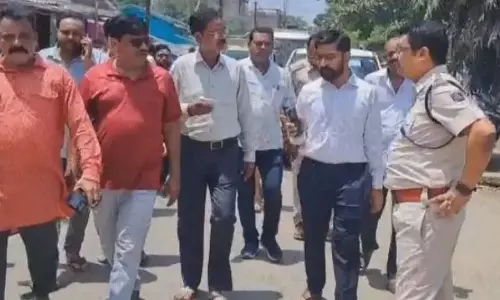 अपनी बात पर अमल’ की मांग, रायराखोल में टूटी सड़कों पर विरोध
