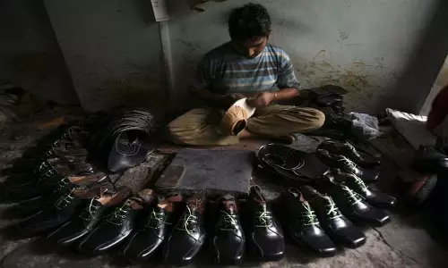 चमड़ा, जूते और खिलौनों के लिए कोई PLI scheme की योजना नहीं चमड़ा, जूते और खिलौनों के लिए कोई PLI scheme की योजना नहीं