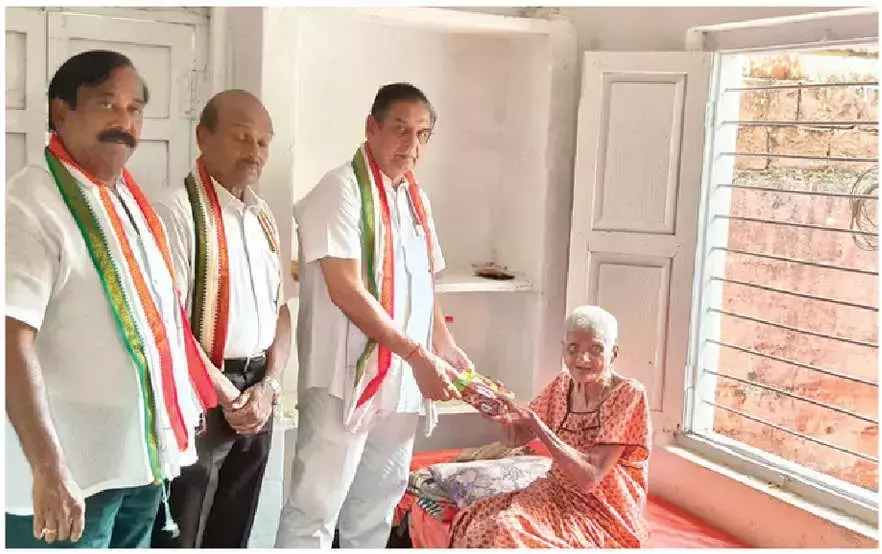 Andhra: खड़गे का जन्मदिन मनाया गया