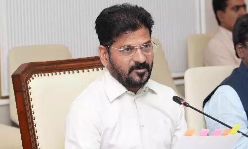 यूरिया नियमों का उल्लंघन करने वालों पर कार्रवाई करें: Revanth ने बाबुओं से कहा