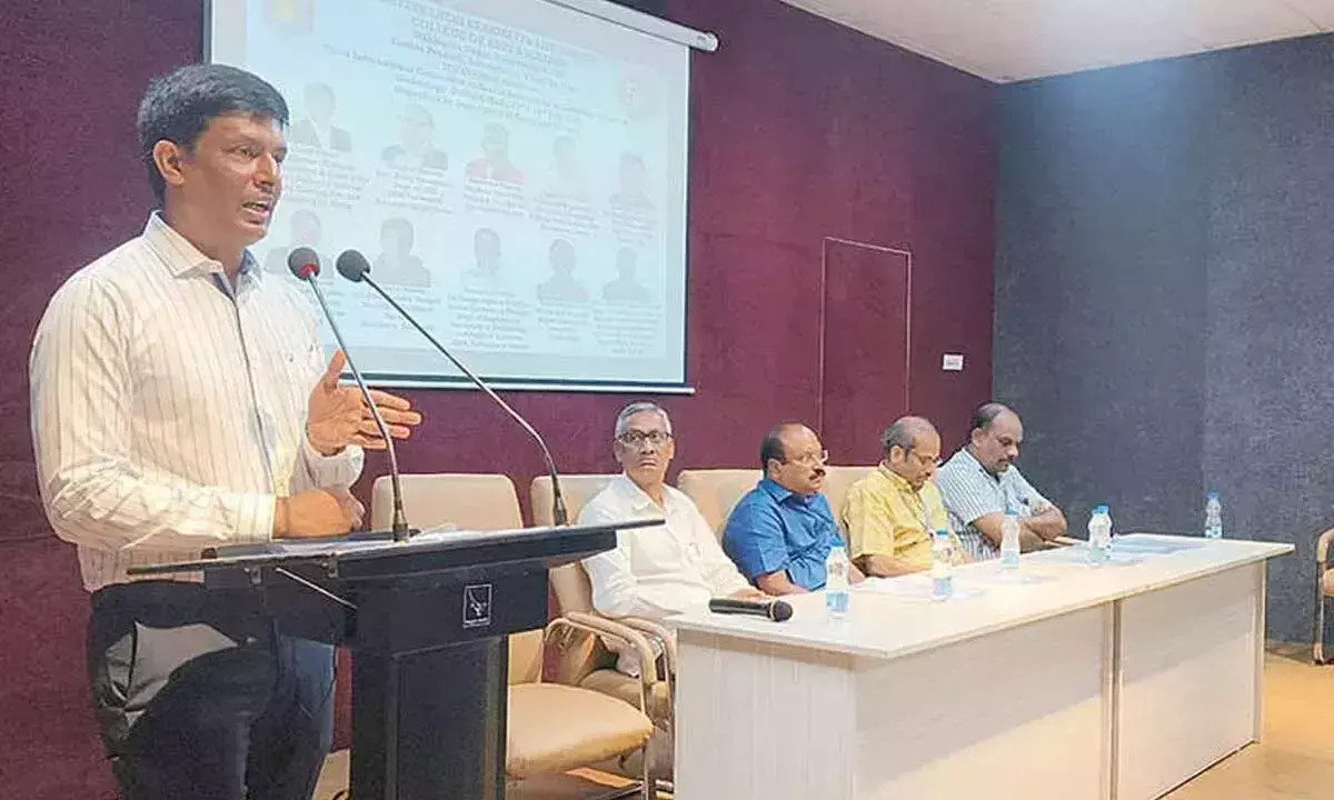 Andhra: कंप्यूटर विज्ञान में नवीनतम नवाचारों पर बैठक शुरू Andhra: कंप्यूटर विज्ञान में नवीनतम नवाचारों पर बैठक शुरू