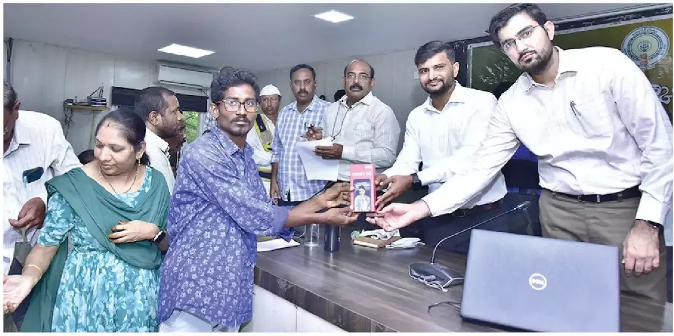 Andhra: शिकायतों का समय पर निवारण सुनिश्चित करें Andhra: शिकायतों का समय पर निवारण सुनिश्चित करें