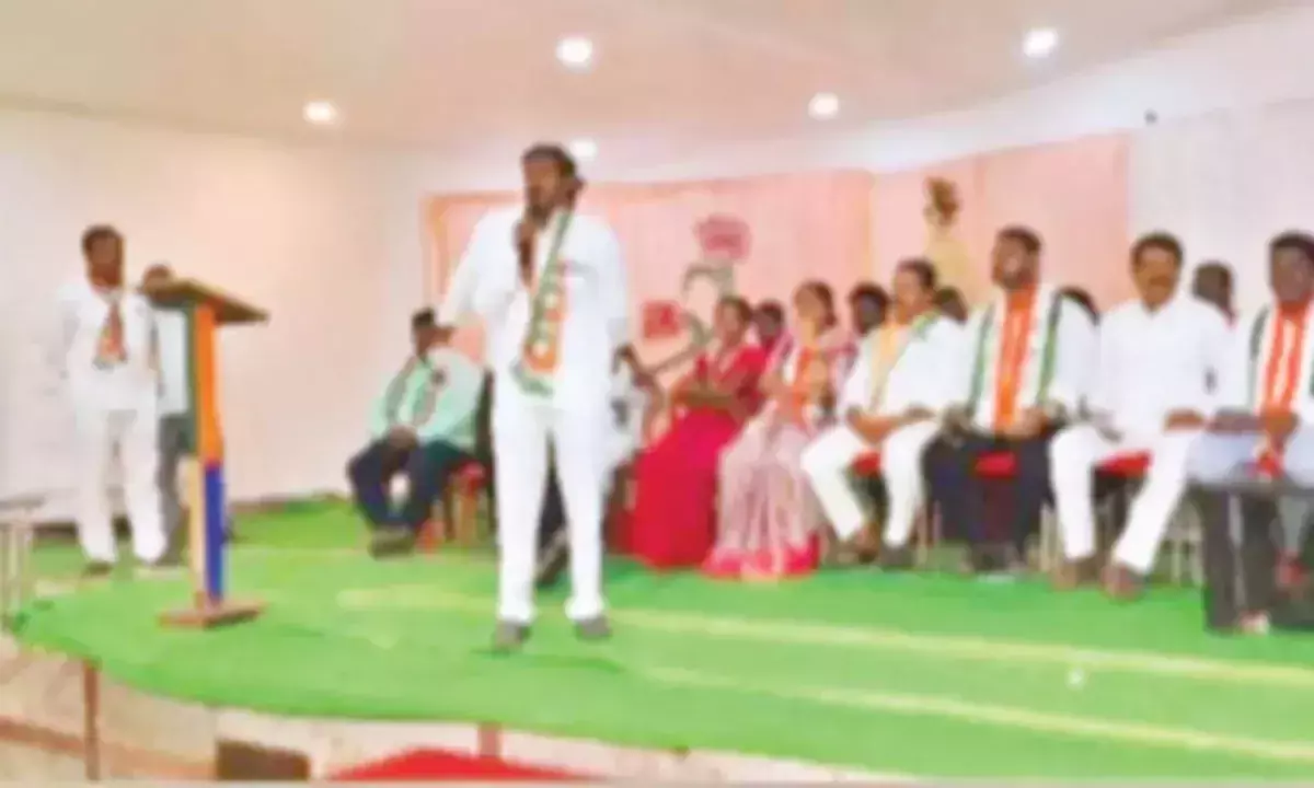 सरिथम्मा के नेतृत्व के पीछे रैली: महानंदी रेड्डी कैडर में सरिथम्मा के नेतृत्व के पीछे रैली: महानंदी रेड्डी कैडर में