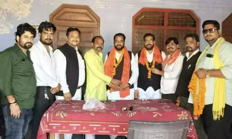 Farrukhabad: आशीष मिश्रा बने हिंदू महासभा के जिला अध्यक्ष Farrukhabad: आशीष मिश्रा बने हिंदू महासभा के जिला अध्यक्ष