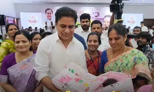 हम ऐसी किट नहीं दे रहे हैं जिससे केसीआर प्रसिद्ध हो जाएं: KTR हम ऐसी किट नहीं दे रहे हैं जिससे केसीआर प्रसिद्ध हो जाएं: KTR