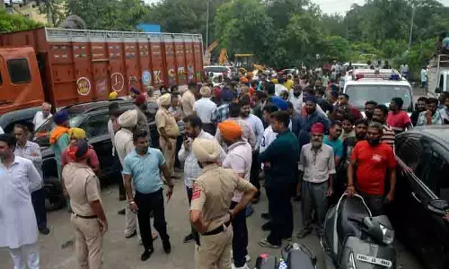 Amritsar: तोड़फोड़ अभियान से दुकानदारों और अधिकारियों के बीच विवाद