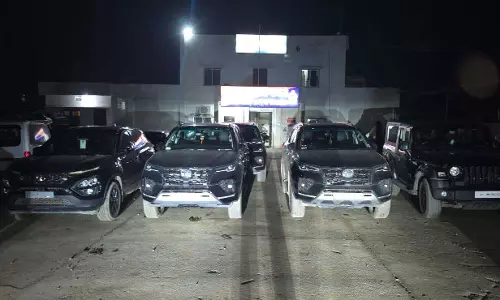 ओवरब्रिज पर रील बनाना पड़ा महंगा, कई वाहन चालक गिरफ्तार, केस दर्ज