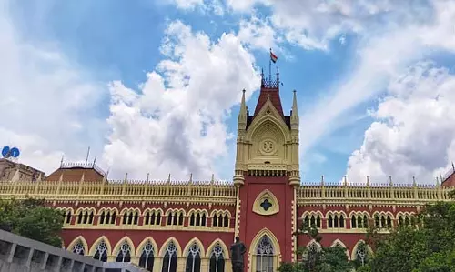 कलकत्ता उच्च न्यायालय ने जन्म प्रमाण पत्र पर उपनाम 4 सप्ताह के भीतर बदलने का आदेश दिया कलकत्ता उच्च न्यायालय ने जन्म प्रमाण पत्र पर उपनाम 4 सप्ताह के भीतर बदलने का आदेश दिया