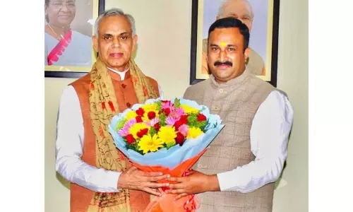 Jammu: महंत रोहित शास्त्री ने गुजरात के राज्यपाल से की मुलाकात
