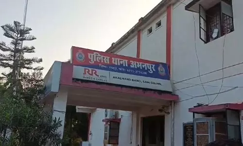 तेज रफ्तार मोटरसाइकिल की टक्कर से वृद्ध दंपति घायल, अभनपुर में चल रहा इलाज