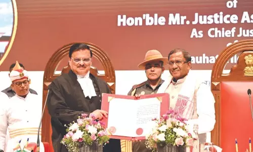 न्यायमूर्ति आशुतोष कुमार ने Gauhati उच्च न्यायालय के मुख्य न्यायाधीश के रूप में शपथ ली