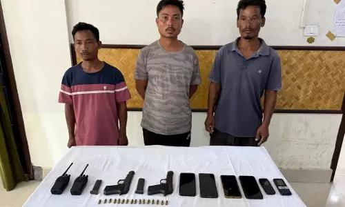 Assam में हथियार और गोला-बारूद के साथ सात गिरफ्तार Assam में हथियार और गोला-बारूद के साथ सात गिरफ्तार