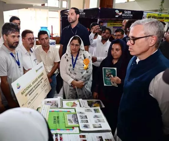Jammu: मुख्यमंत्री ने राष्ट्रीय शिक्षा नीति के समग्र कार्यान्वयन की वकालत की Jammu: मुख्यमंत्री ने राष्ट्रीय शिक्षा नीति के समग्र कार्यान्वयन की वकालत की