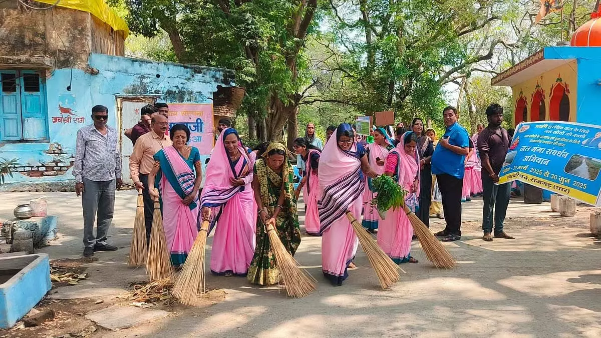 Indore : आंगनवाड़ी कार्यकर्ता बनीं हार्वेस्टिंग इंजीनियर Indore : आंगनवाड़ी कार्यकर्ता बनीं हार्वेस्टिंग इंजीनियर